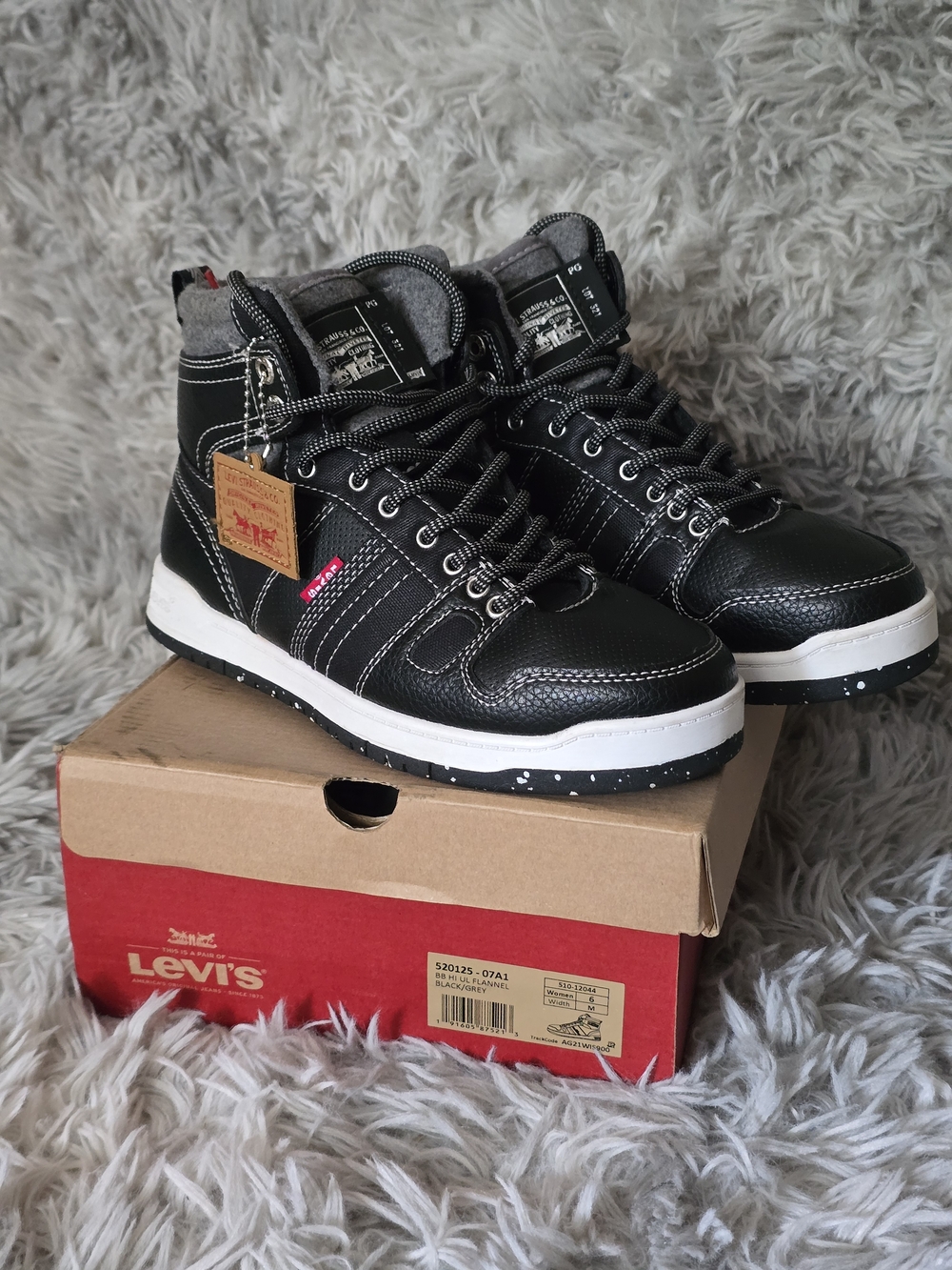 Levi's BB Hi Ul Flannel High-Top Sneakers - Size 6